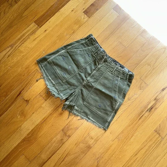 American Eagle Shorts High Rise Embroidered Floral Utility Raw Hem Boho‎ Cottage - Picture 2 of 9